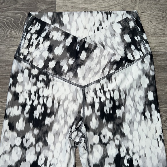 NWOT Aerie Offline Shine Hi-Rise Crossover 7/8 Legging Silver Shadow Medium - Picture 3 of 10